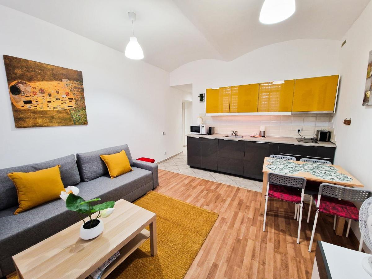 Ground Floor Apartment Prague Extérieur photo
