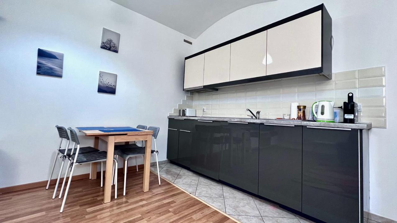Ground Floor Apartment Prague Extérieur photo